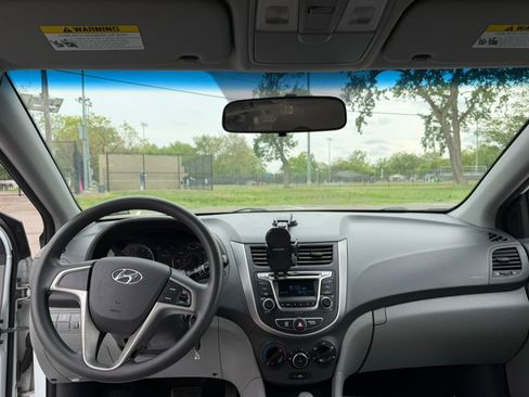 Used 2016 Hyundai Accent SE FWD image 11