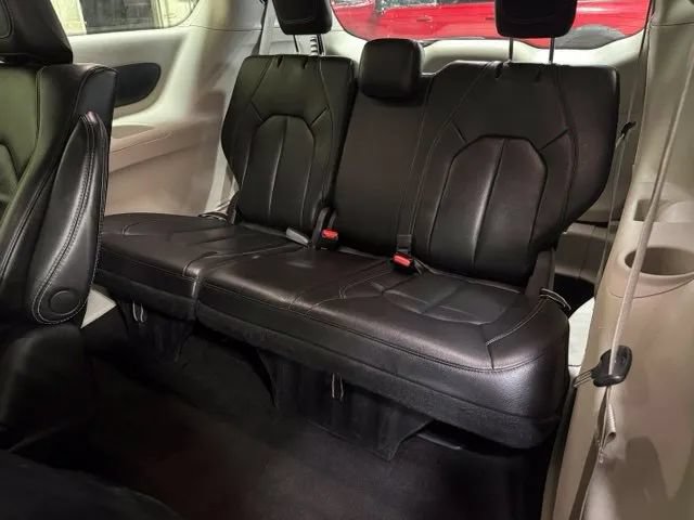 Used 2022 Chrysler Pacifica Touring-L FWD image 23