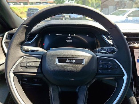 New 2025 Jeep Grand Cherokee Limited image 18