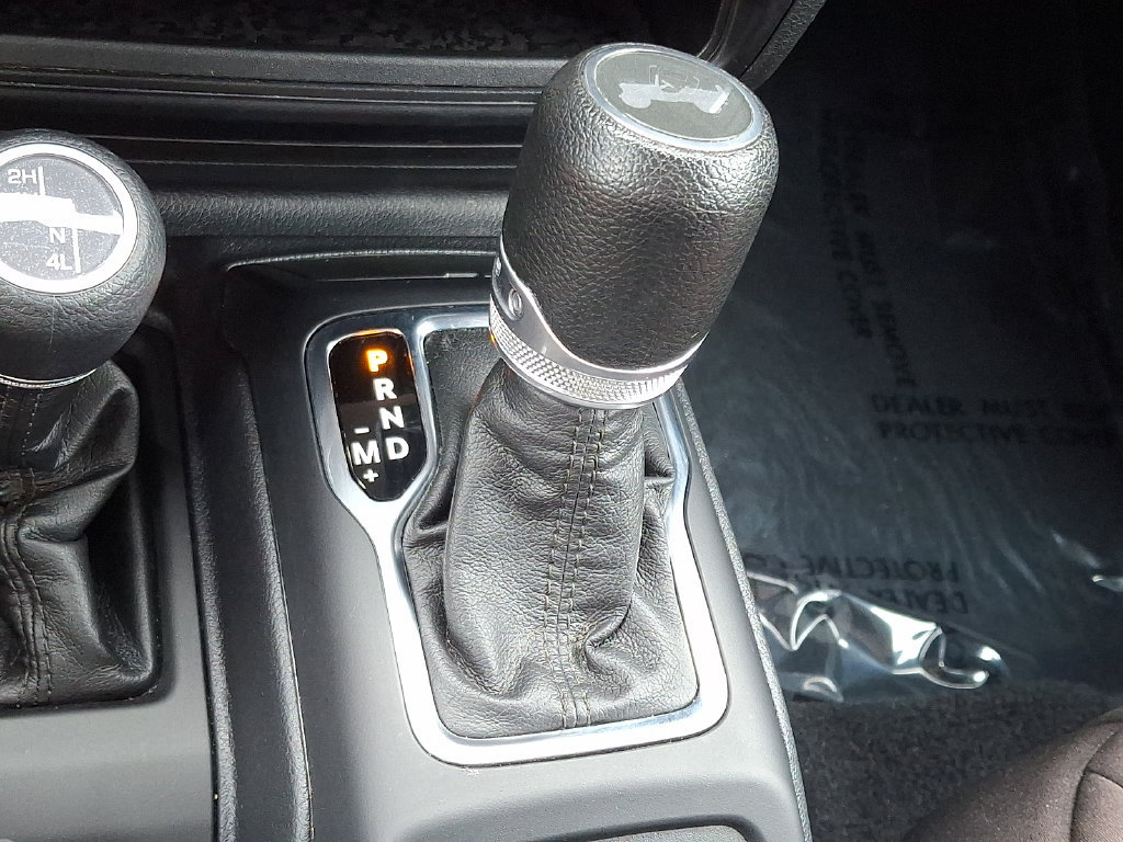 Used 2023 Jeep Wrangler Sport AWD/4WD image 14