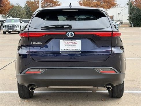 Used 2023 Toyota Venza LE image 5