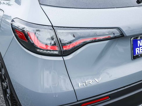 Used 2025 Honda HR-V Sport image 8