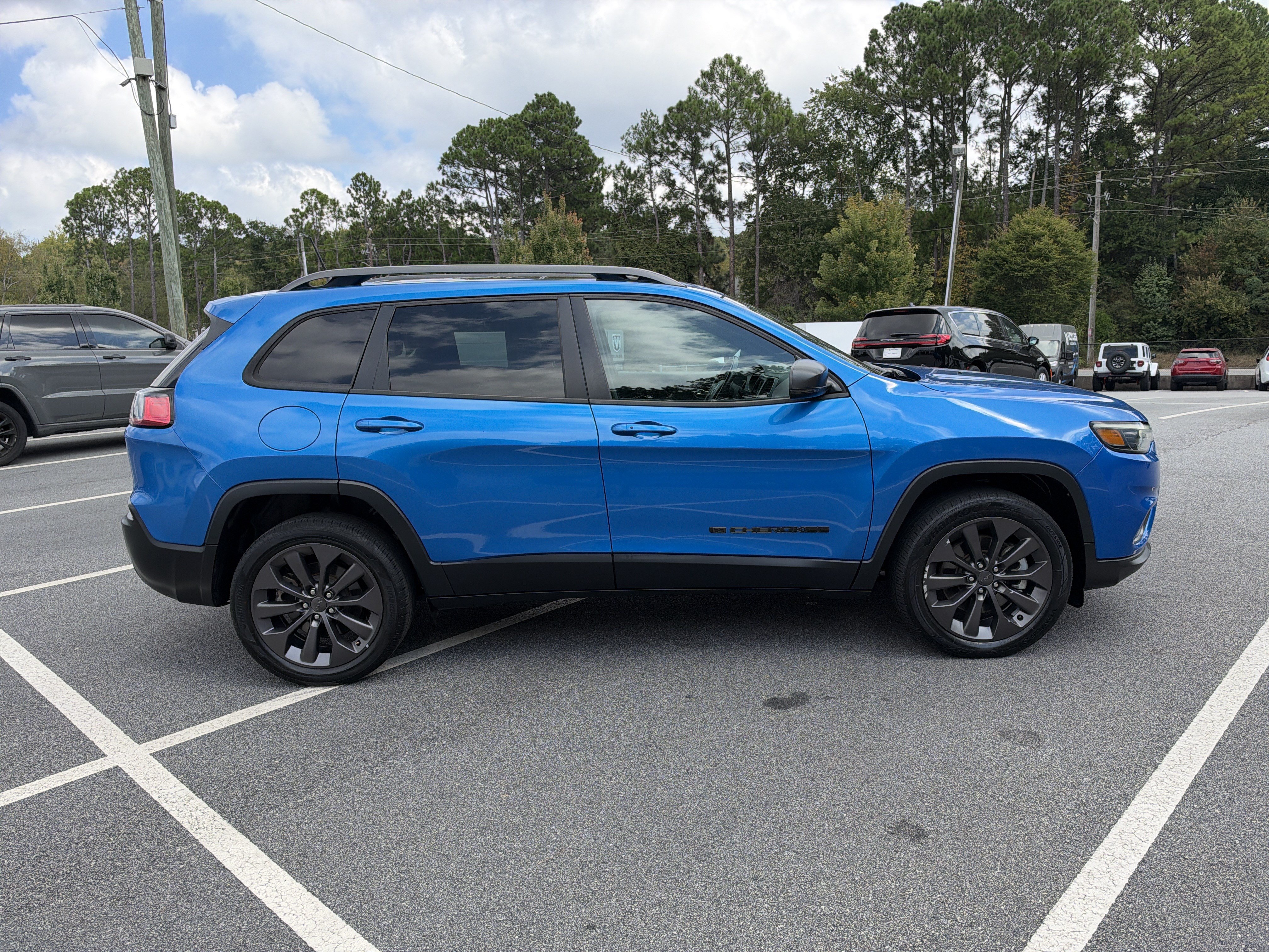 Used 2021 Jeep Cherokee Latitude Lux 80th Anniv w/ Quick Order Package 26U 80TH FWD image 9