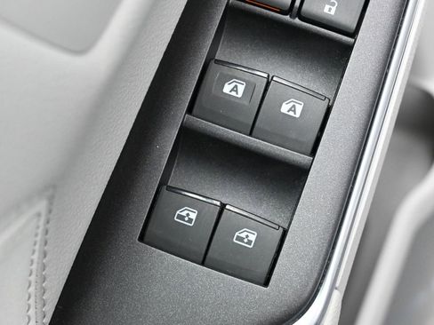 Used 2016 Toyota Camry XLE image 14