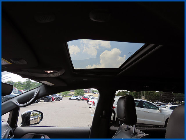 Used 2025 Chrysler Pacifica Limited FWD image 16