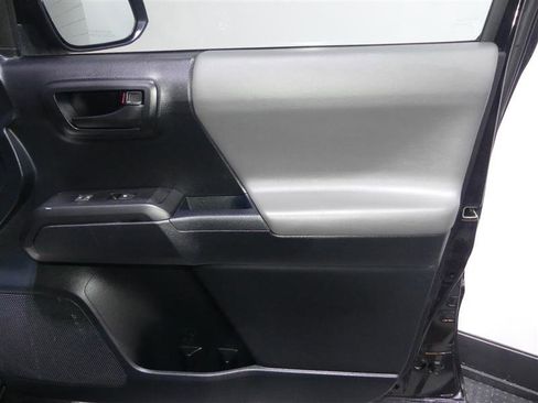 Used 2017 Toyota Tacoma SR image 16