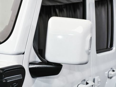 Used 2022 Jeep Wrangler Unlimited Sahara image 68