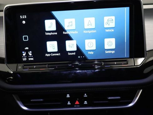 Certified 2026 Volkswagen Atlas Cross Sport SE FWD image 9