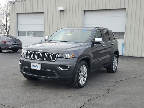 Used 2017 Jeep Grand Cherokee Limited image 3