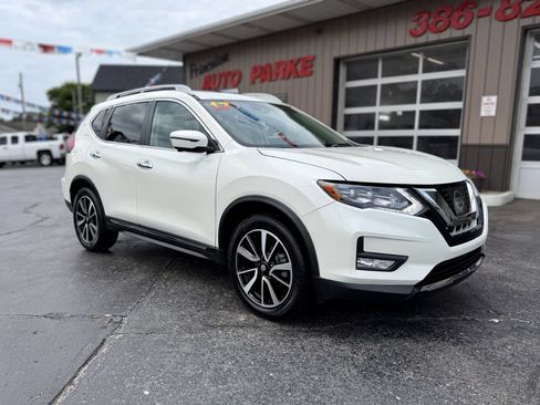 Used 2017 Nissan Rogue SL w/ SL Premium Package AWD/4WD image 2