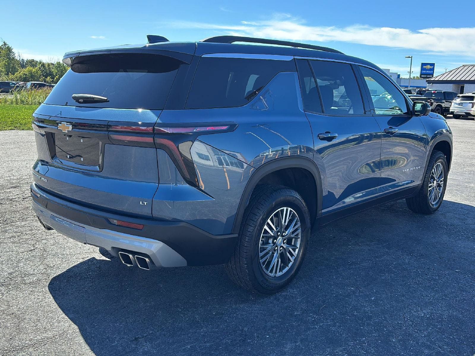 Used 2024 Chevrolet Traverse LT w/ Trailering Package AWD/4WD image 8