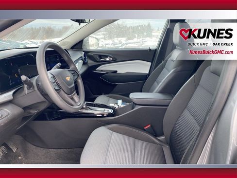 Used 2025 Chevrolet Trax LT image 9
