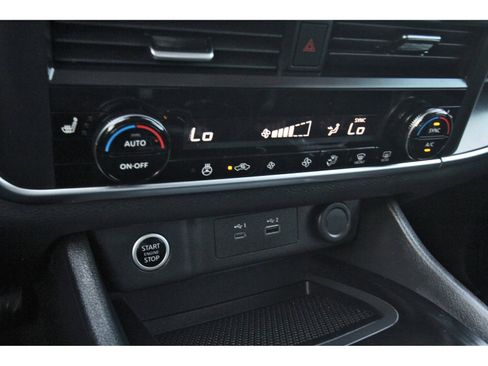 Used 2023 Nissan Rogue SV w/ SV Premium B Package image 25