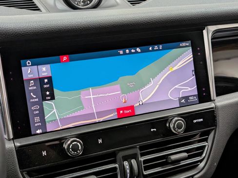 Used 2025 Porsche Macan image 36