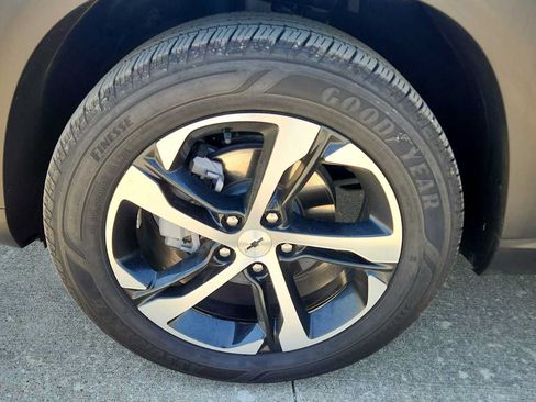 Used 2025 Chevrolet Trax RS FWD image 10