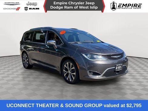 Used 2017 Chrysler Pacifica Limited FWD image 1