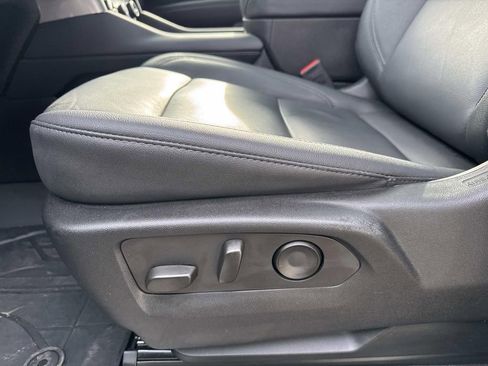 Certified 2024 Chevrolet Suburban Z71 w/ Off-Road Capability Package image 18