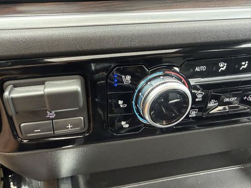 Used 2026 GMC Sierra 1500 SLT w/ SLT Premium Package AWD/4WD image 36