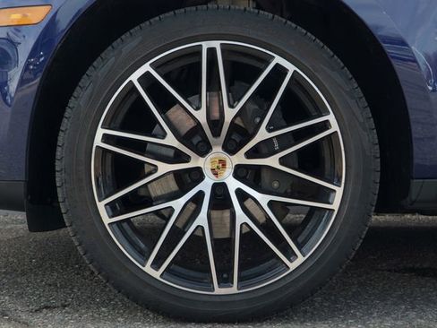 Certified 2026 Porsche Macan AWD/4WD image 12