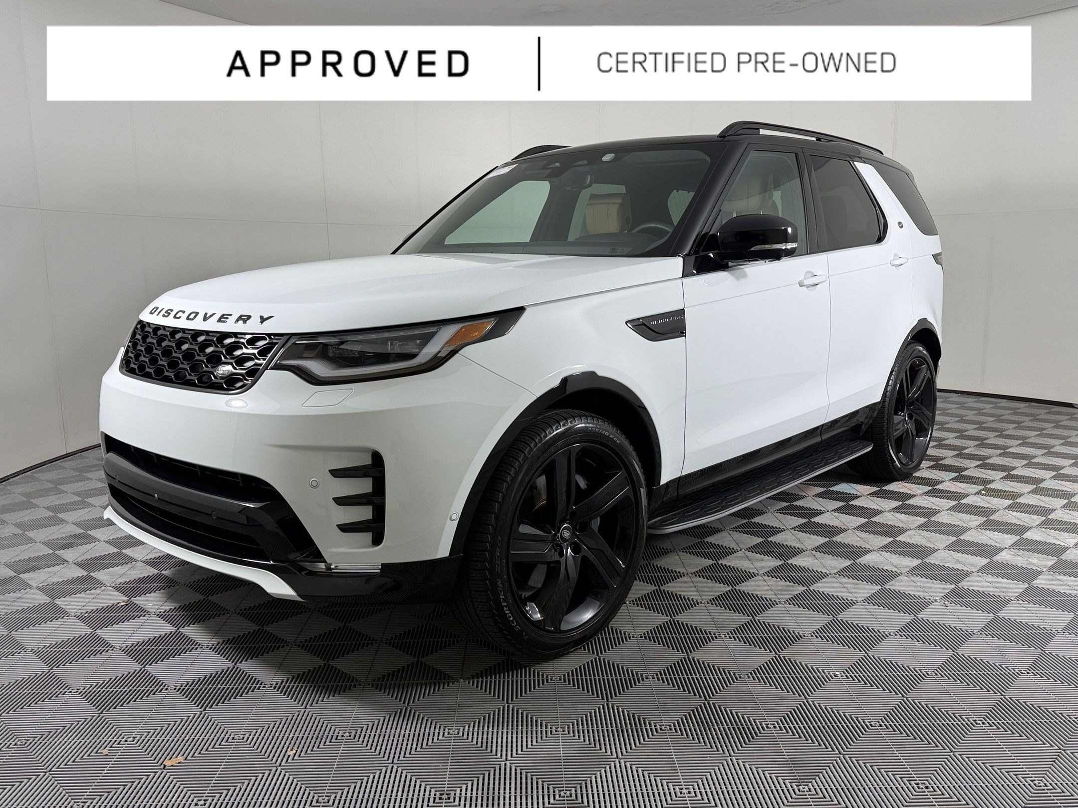 Used 2025 Land Rover Discovery Dynamic SE AWD/4WD image 1