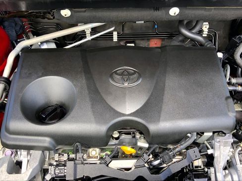 Used 2021 Toyota RAV4 LE FWD image 32