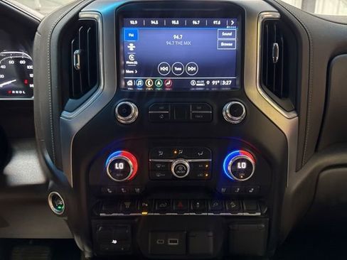 Used 2022 GMC Sierra 2500 SLT w/ SLT Premium Package AWD/4WD image 9