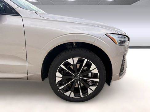 Certified 2026 Volvo XC60 B5 Plus w/ Protection Package Premier AWD/4WD image 12