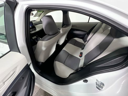 Used 2025 Toyota Corolla LE image 29