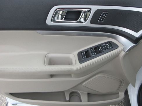 Used 2013 Ford Explorer XLT image 23
