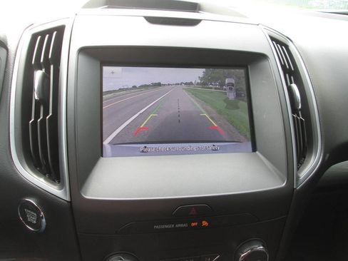 Used 2020 Ford Edge SE FWD image 19