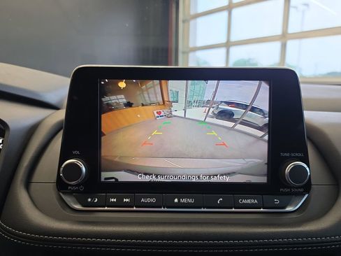 Used 2024 Nissan Rogue SV AWD/4WD image 25