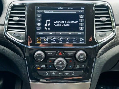 Used 2022 Jeep Grand Cherokee Laredo X image 43