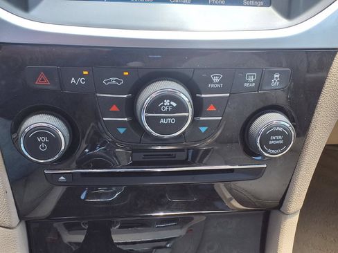 Used 2014 Chrysler 300 RWD image 24