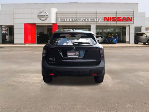 Used 2025 Nissan Kicks SV image 4