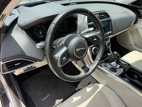 Used 2020 Jaguar XE S RWD image 14