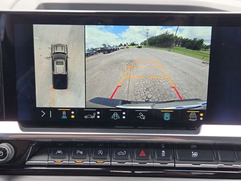 Used 2023 Chevrolet Silverado 1500 High Country w/ Technology Package AWD/4WD image 19