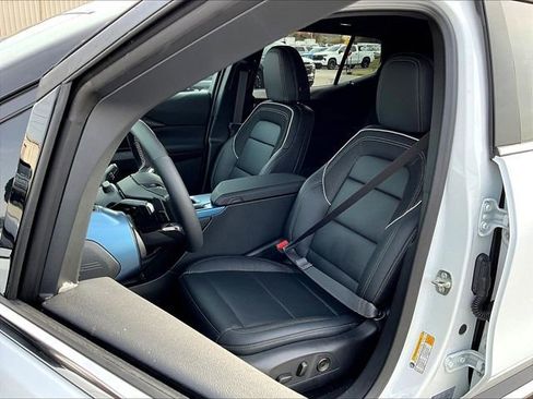 New 2026 Chevrolet Equinox EV LT image 9