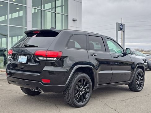 Used 2019 Jeep Grand Cherokee Altitude image 9