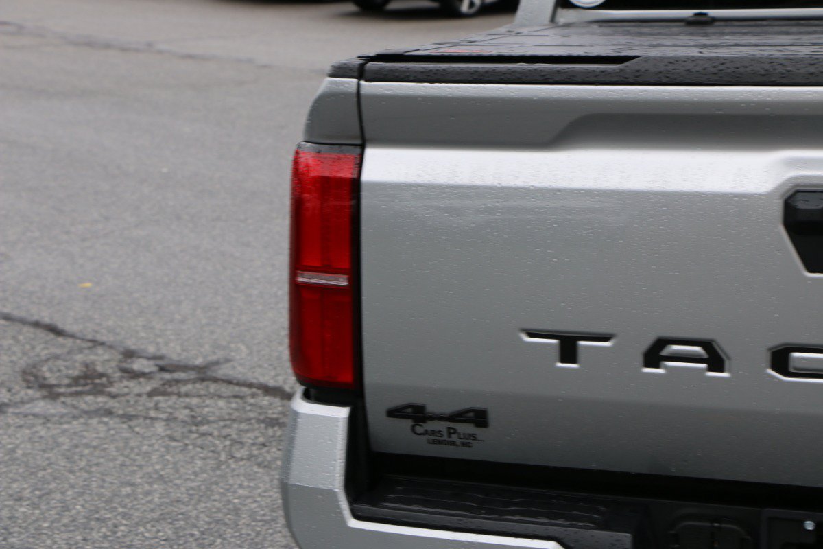 Used 2024 Toyota Tacoma TRD Off-Road AWD/4WD image 6