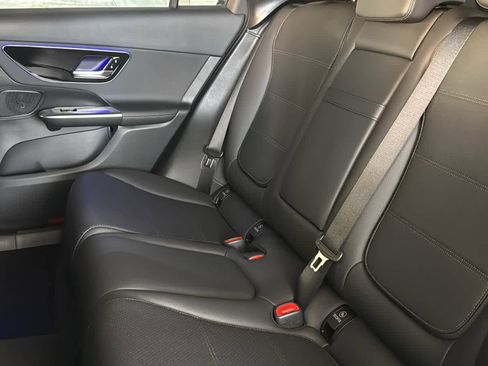 Used 2025 Mercedes-Benz GLC 300 4MATIC image 30