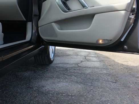 Used 2009 Subaru Outback 2.5i Special Edition image 45