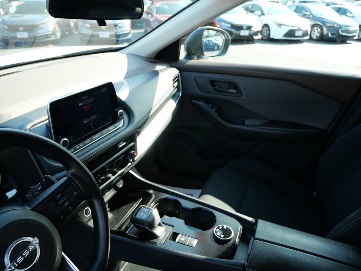 Used 2023 Nissan Rogue S AWD/4WD image 13