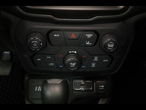 Certified 2023 Jeep Renegade Latitude AWD/4WD image 23