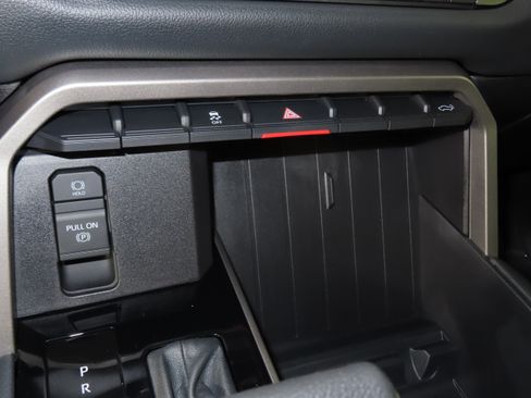 Used 2025 Toyota Tundra Limited AWD/4WD image 21