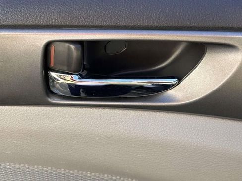 Used 2012 Subaru Forester 2.5X Premium w/ All-Weather Pkg image 17