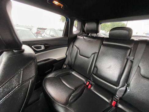 Used 2025 Jeep Compass Limited image 39