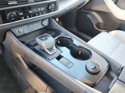 Used 2023 Nissan Rogue SV image 18