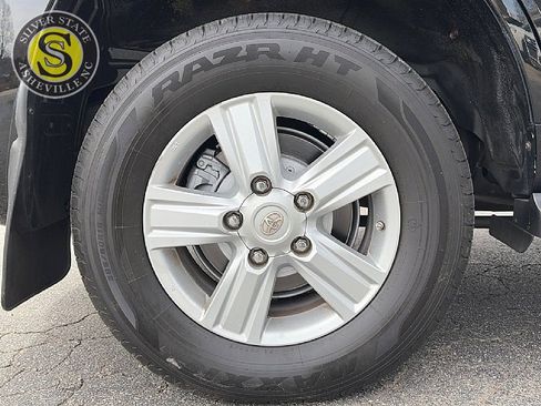 Used 2013 Toyota Land Cruiser image 9