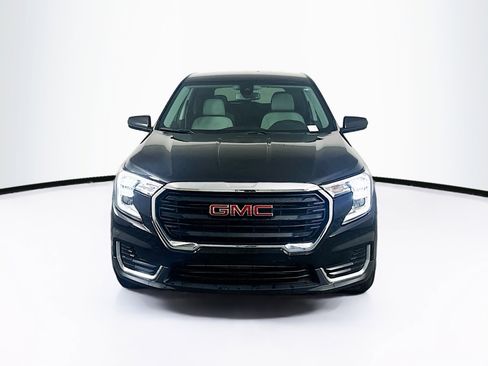 Used 2024 GMC Terrain SLE image 2