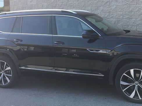 Used 2024 Volkswagen Atlas SEL Premium R-Line AWD/4WD image 3